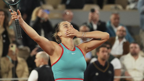 Aryna Sabalenka qualifica-se para a final de Roland Garros, após derrotar Iga Swiatek