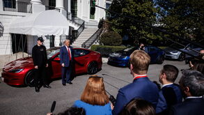 Vender ou doar: Trump já não quer ter o Tesla
