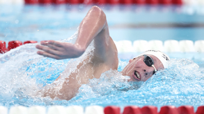 Luka Mijatovic bate recordes de Michael Phelps