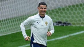 Cristiano Ronaldo pondera não participar no mundial, após contato de clubes