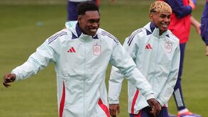 Yamal 'leva' sempre o sorriso para o treino: a descontração do craque da Espanha antes da final