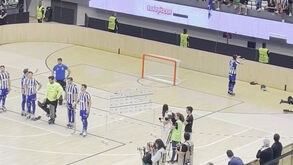 Jogadores do FC Porto mandaram calar os próprios adeptos durante o discurso de despedida de Ângelo Girão