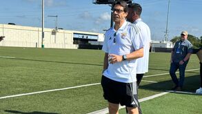 Rui Costa sempre perto da equipa: presidente assiste ao jogo-treino do Benfica