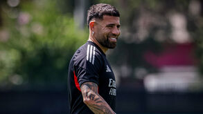 Rui Costa admite que quer ficar com Otamendi: «A intenção é ficar com ele mais um ano, pelo menos»