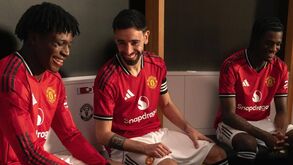 Manchester United apresenta novos equipamentos para a época 2025/26