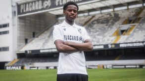 Jovem das escolas do PSG reforça V. Guimarães