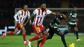 Devenish, jogador de futebol, em jogo