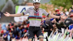 Pogacar vence etapa e lidera Critério do Dauphiné em Combloux, França