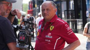 Chefe da Ferrari farto da imprensa italiana: «O objetivo é atirar m... sobre a equipa?»