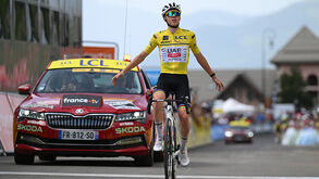 Tadej Pogacar faz hat trick no Critério do Dauphiné com vitória na etapa rainha