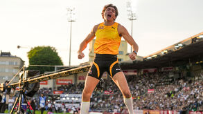 Armand Duplantis bate recorde mundial do salto com vara, em Estocolmo