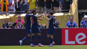 Jogadores celebram golo no jogo PSG contra Atlético de Madrid