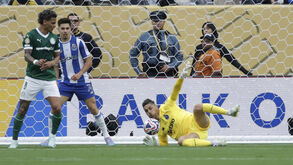 Cláudio Ramos destacou-se diante do Palmeiras