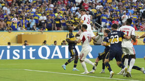 Jogo entre Boca Juniors e Benfica termina empatado, com destaque para o capitão