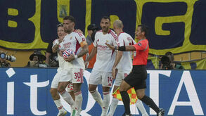 Otamendi festeja golo marcado ao River Plate