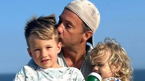 Praia, surf e baterias recarregadas: Varandas 
mostra dias de descanso com mulher e filhos