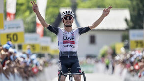 João Almeida vence etapa da Volta à Suíça, em Piuro, após ataque