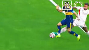 FIFA muda decisão e passa golo de Merentiel para autogolo de Otamendi 