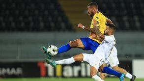 Já representou Estoril e V. Guimarães