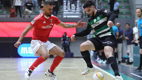 Ex-árbitro explica paragens nos jogos entre Benfica e Sporting: «VAR era impraticável no futsal»