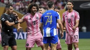 Árbitro durante o jogo entre Inter Miami e FC Porto
