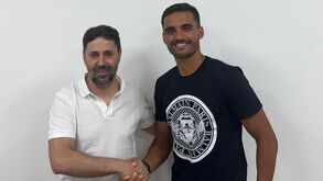 Oficial: Tiago Simões é reforço do Chaves