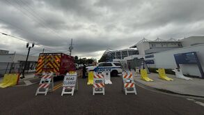Segurança reforçada em zona perigosa: polícia chegou bem cedo ao estádio onde joga o Benfica 