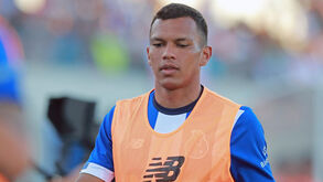 Santos quer devolver Veron