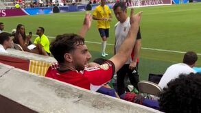 «F... you»: a discussão de Kökçü e Bruno Lage vista atrás do banco do Benfica