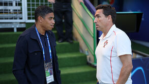 Michael Reiziger após vitória sobre Portugal: «Conseguimos jogar melhor com um homem a menos»
