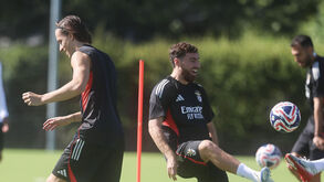Do sorriso de Kökçü aos incentivos de Bruno Lage: as imagens do treino do Benfica deste domingo