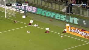 Caos na Serie B: adeptos da Salernitana causam confusão nas bancadas e equipa desce de divisão