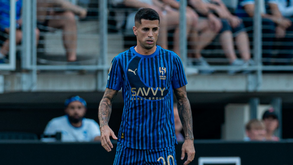 João Cancelo em ação pelo Al Hilal durante o jogo com o Salzburgo no Mundial de Clubes
