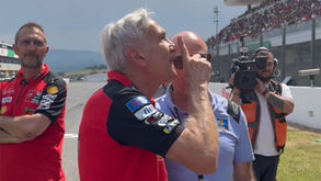 Chefe da Ducati manda calar adeptos italianos que assobiavam Marc Márquez