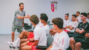 Sp. Braga B arranca pré-temporada já com trabalho na relva