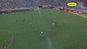 O grande golo de fora de área de Corona na goleada do Monterrey 