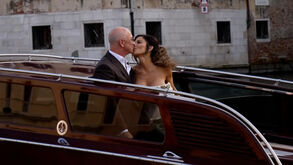 O beijo de Jeff Bezos e Lauren Sanchez em Veneza