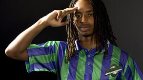 Jair Tavares rescinde com o Hibernian e fica livre no mercado