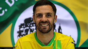 Mafra oficializa contratação de Celso Raposo