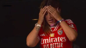 A emoção da mulher de Di María no momento do penálti diante do Chelsea