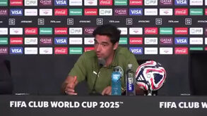 Abel Ferreira usa aliança de casamento para deixar recado aos críticos: «Se quiser saber quanto vale não vou à feira»