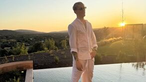 Em rota de colisão com Amorim, Garnacho passa férias... em Portugal