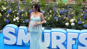 'Smurfina' em versão... Rihanna: cantora brilha na passadeira vermelha