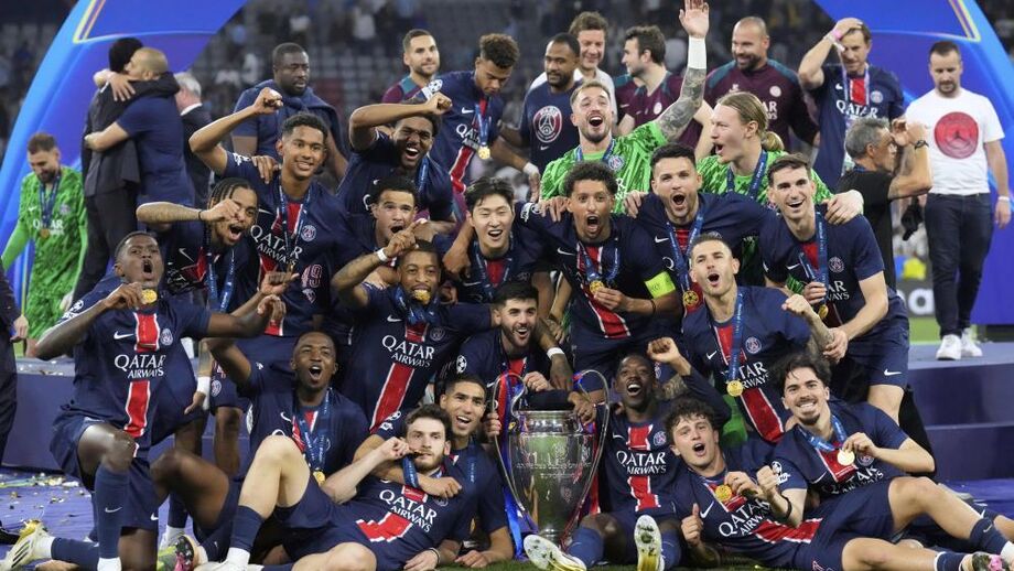 Jogadores do PSG celebram a conquista da Liga dos Campeões