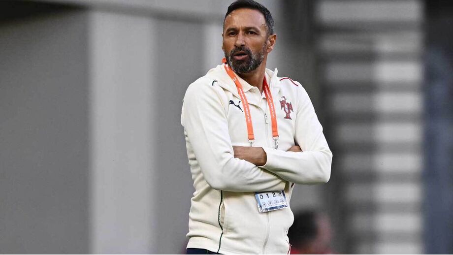 Bino Maçães risca três nomes da lista final