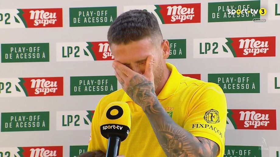 Antunes em lágrimas anuncia final da carreira