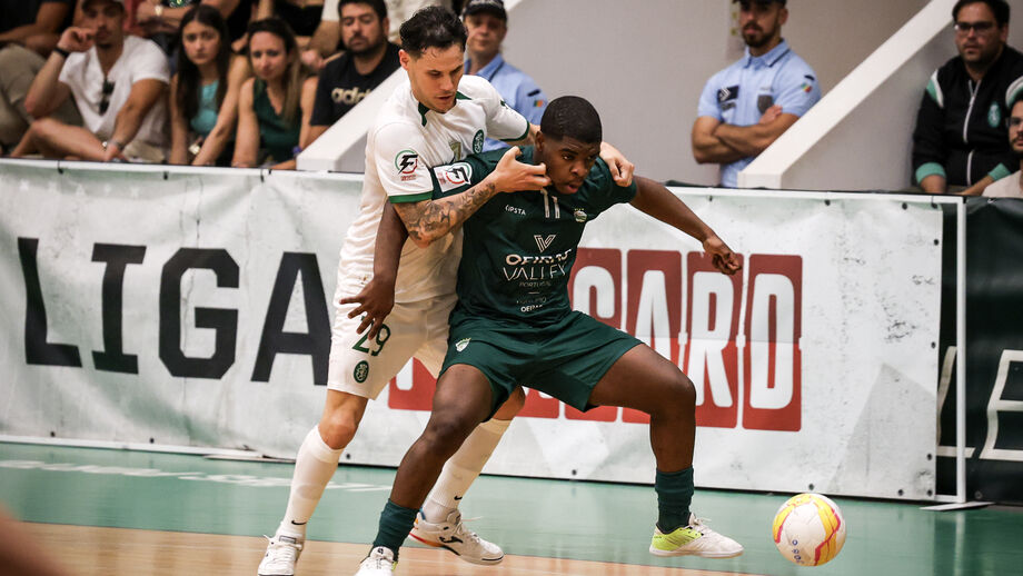 Momento do jogo entre Sporting e  Leões de Porto Salvo