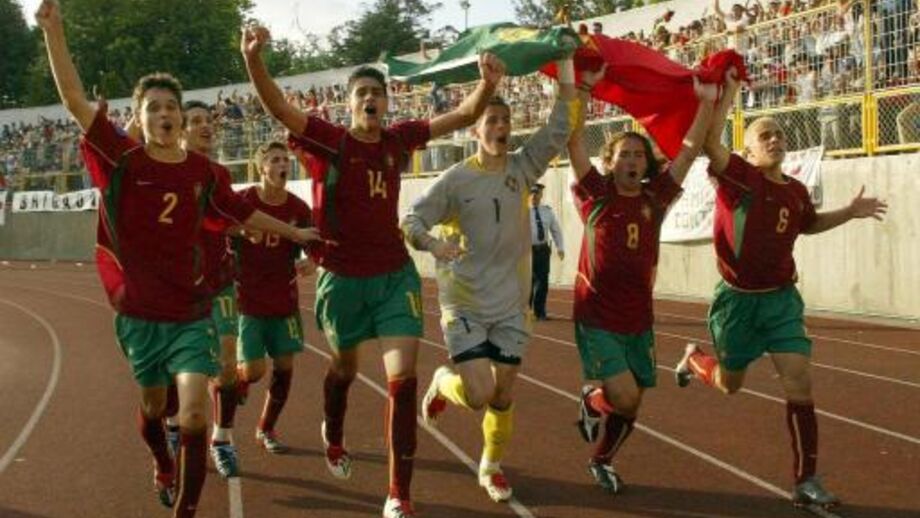 João Moutinho nos festejos da conquista do Europeu de sub-17 em 2003