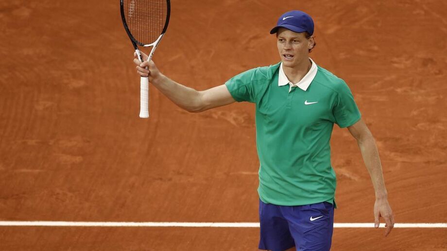Jannik Sinner qualifica-se para as meias-finais de Roland Garros