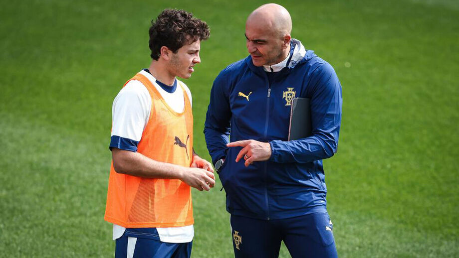 João Neves e Roberto Martínez no treino da Seleção Nacional